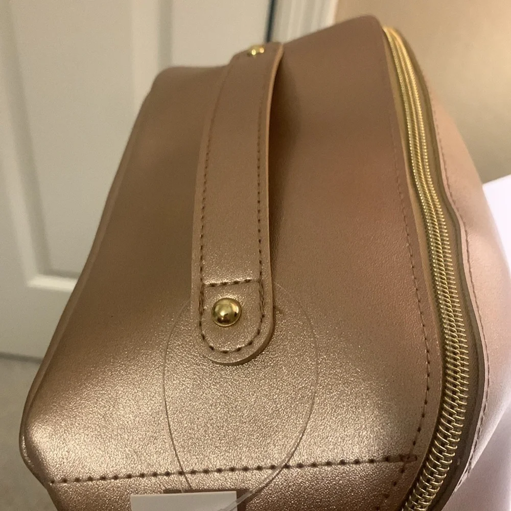 NEW Bloomingdale’s Rose Gold Zip Beauty Pouch - Picture 4 of 7
